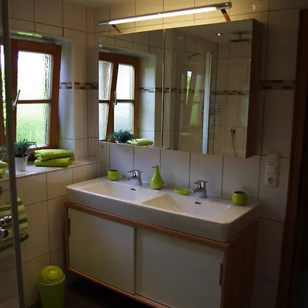 Haus Alpenrebe